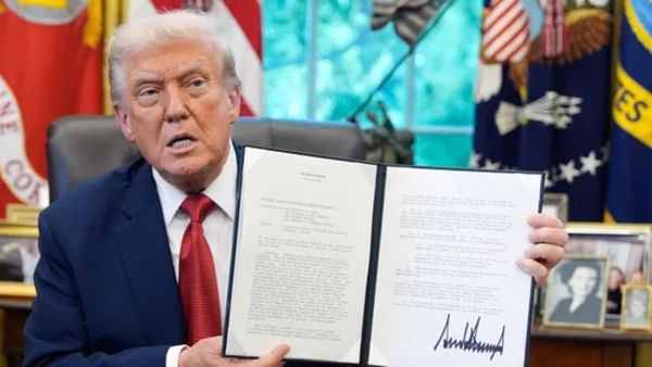 Trump Imposes 100% Tarrif: ट्रंप ने अपने तरीके से मनाया लिबरेशन डे, फार्मा कंपनियों पर लगाया 100 फीसदी टैरिफ!