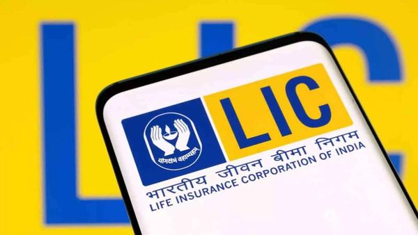 LIC Share Price: 830 से 416 रुपये पर आया LIC का शेयर! स्टॉक प्राइस आधे क्यों हुए? जानिए 50% गिरावट का पूरा सच