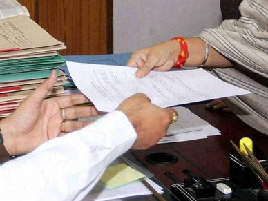 लोन लेने से पहले इन बातों का रखिए ध्यान 