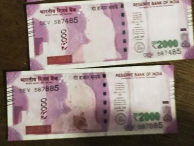 बैंक ने किसान को थमा दिए ₹2000 के बिना गांधी जी तस्वीर वाले नोट! 