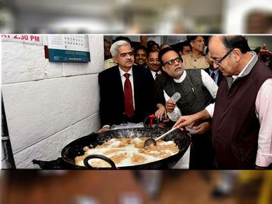 बजट2017: बजट पेश करने से पहले सबको 'हलवा' खिलाते हैं वित्तमंत्री?
