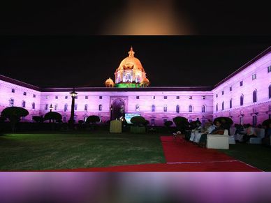 ₹15 करोड़ की लाइट्स से जगमग हुए साउथ-नॉर्थ ब्लॉक, देखें तस्वीरें