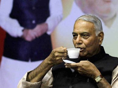 नोटबंदी पूरी तरह से असफल, झूठ बोल रहे हैं PM मोदी: सिन्हा