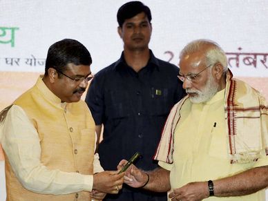 PM मोदी के मंत्री की अपील, GST के दाएरे में लाएं पेट्रोलियम