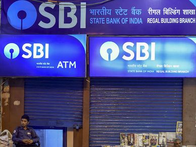 ATM फीस वसूली पर जवाब क्यों नहीं दे रहा है SBI?