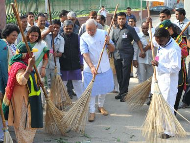 PM मोदी के स्‍वच्‍छता अभियान से जुडें, 2 लाख रुपए तक का इनाम पाएं