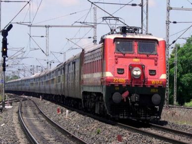 गरीबों की यात्रा हुई महंगी, गरीब रथ में क‍िराया बढ़ने के अासार 