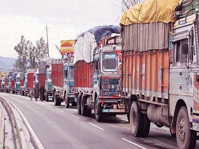 ट्रक हड़ताल जारी रहने से रोज करीब 20,000 करोड़ का नुकसान 