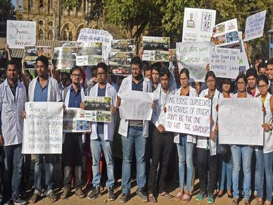 मराठों के आरक्षण मांग के लिए महाराष्ट्र बंद