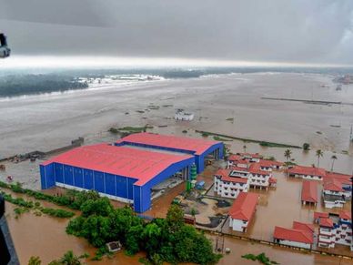 केरल में बाढ़ पीड़ित व्‍यक्ति ऐसे करें इंश्‍योरेंस क्‍लेम!! 