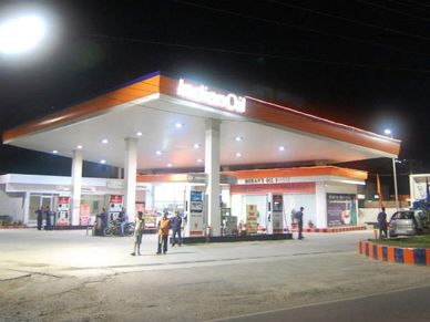 चुनाव के पहले 4 दिनों में Petrol हुआ 1 रुपये से ज्यादा सस्ता 