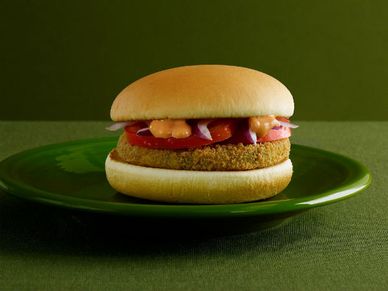 McDonald's : मैकआलू टिक्की में निकला कीड़ा, देगा 70,000 रुपये मुआवजा 