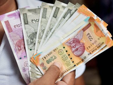 बजट में अमीरों पर टैक्स बढ़ाने से सरकार की बढ़ सकती है कमाई 