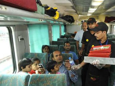 रेल यात्रियों की बल्ले-बल्ले : वेंडर बिल न दे तो न दें पैसे 