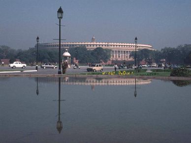 कई सरकारी कंपनियों से छिन सकता है नवरत्न कपंनियों का ताज, जानें मामला 