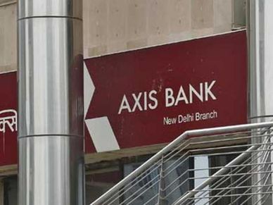 Axis Bank को 112.1 करोड़ रुपए का घाटा, जबकि कोटक महिंद्रा बैंक का हुआ मुनाफा