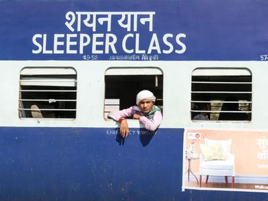 रेलवे सर्विस: मथुरा से वृंदावन जाने के लिए चुकाने होंगे सिर्फ 10 रुपए 