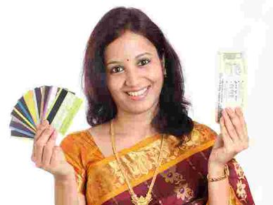 जानें महिलाओं की बचत की आदत, कहां रखती हैं पैसा