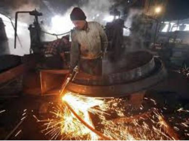 अर्थव्यवस्था को एक और झटका, कोर सेक्टर का उत्पादन और गिरा