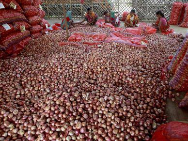 दोहरा शतक : प्याज की कीमतों में जबरदस्‍त उछाल, जानिए कहां 