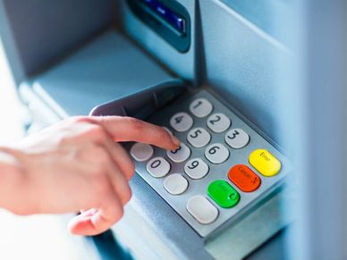 लॉकडाउन के दौरान ATM हो जाए एक्सपायर, तो ऐसे निकालें पैसा 