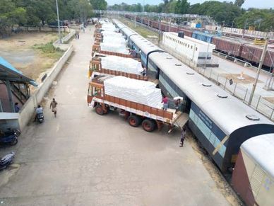 कोरोना इफेक्ट : रेलवे ने पार्सल ट्रेंनों का बना दिया शतक