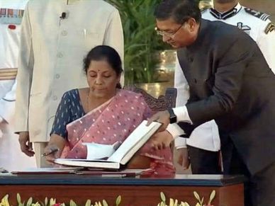 PM Modi के पैकेज का आज डिटेल बताएंगी वित्तमंत्री, नोट कीजिए सही समय