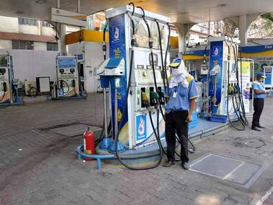 कमाल : Lockdown खुलने के बाद पहली बार महंगा नहीं हुआ Petrol और Diesel