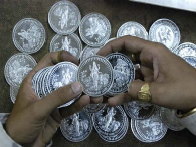 Silver ने तोड़ा 74000 रुपये का स्तर, जानें कब टूटेगा रिकॉर्ड 