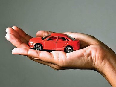 Car Loan : जानिए कहां मिल रहा सबसे सस्ता, कितनी आएगी किस्त