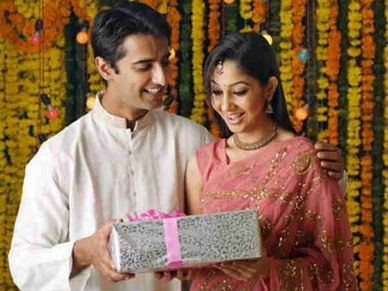 Diwali : इस त्योहार अपनों को दें ये वित्तीय सुरक्षा का गिफ्ट