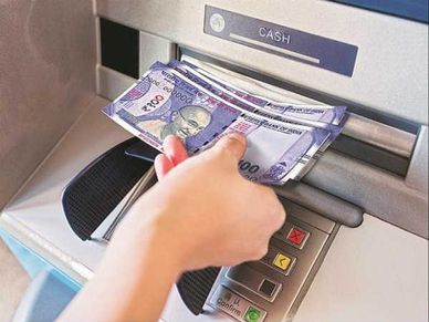 ATM : पैसे निकालने से पहले करें ये काम, वरना लगेगा जुर्माना