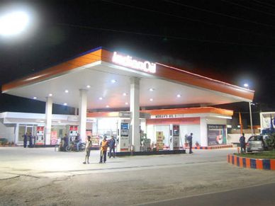 झटका : आज तेजी से बढ़े Petrol और Diesel के दाम, जानिए कितना 