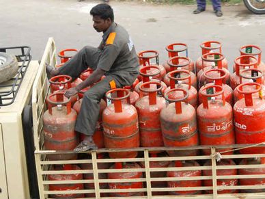 Gas Cylinder के दाम में बड़ा फेरबदल, जानिए कितना ज्यादा देना होगा पैसा