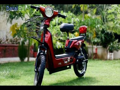 लाइसेंस के झंझट से है बचना तो खरीदें ये Scooter, कीमत बेहद कम