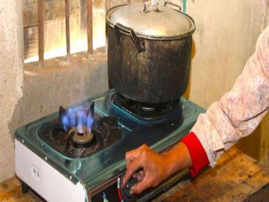 बचत ही बचत : महंगे LPG Cylinder के बजाय गोबर से बनी गैस आ रही काम