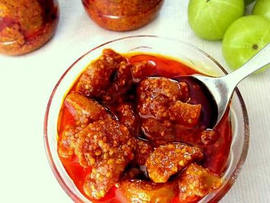 Pickle Business : किचन से शुरू हुई कहानी विदेशों तक पहुंची, करोड़ों में है कमाई