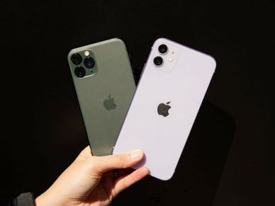 गजब ऑफर : आधी से कम कीमत पर मिल रहे iPhone, फटाफट खरीदो