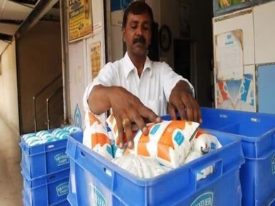 Milk Prices : तेजी से बढ़े दाम, जानिए किसने कितना बढ़ाया 