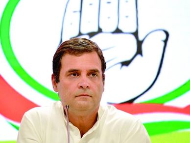 राहुल जी, आपके प्रिय देश में पेट्रोल रेट का क्या हाल है, जरा नजर डाल लीजिए 