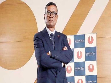  Success Story : कभी दूध बेचता था ये शख्स, पर खड़ा कर दिया खुद का बैंक, आज इतनी है दौलत