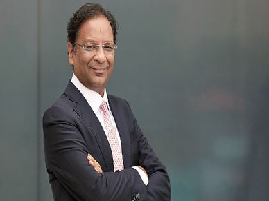 Success Story :  पेश की सबसे सस्ती फ्लाइट, अब बना 5000 करोड़ रु का मालिक