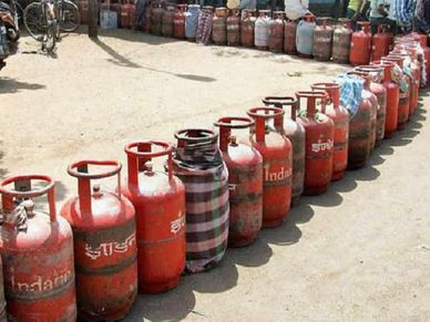 खुशखबरी : Gas Cylinder आज से हुआ सस्ता, जानिए अपने शहर के दाम