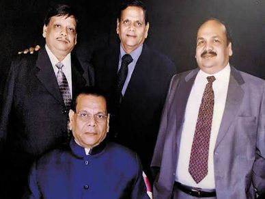Success Story : छोटी दुकान से बनाया 5 हजार करोड़ रु का कारोबार, ऐसा रहा सफर