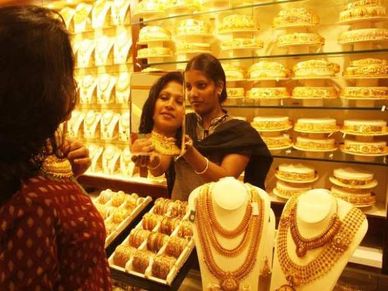 Gold : आज सोना बढ़ा तो चांदी में आई भारी गिरावट 