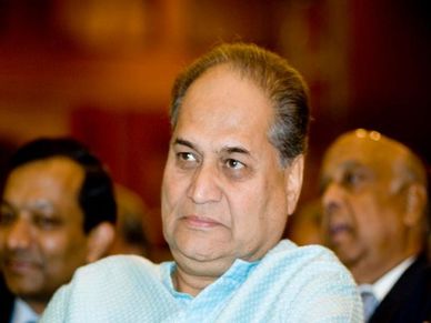 Bajaj : स्कूटर से हुई शुरुआत, अब बनी 60 हजार करोड़ रु की कंपनी