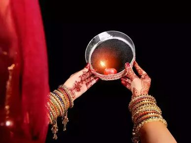 Karwa Chauth 2022 : पांच शानदार Financial Gift, जो आपकी पत्नी को बनाएंगे आत्मनिर्भर