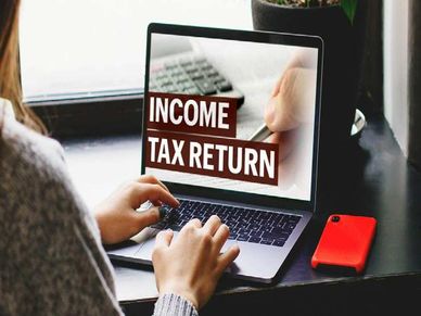 Income Tax : इनकम हो कम फिर भी रिटर्न भरना है लाभदायक, जानिए क्यों