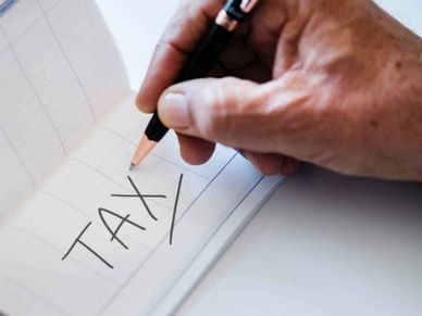 Tax Saving : मेडिकल इंश्योरेंस से कितना बचा सकते हैं टैक्स, जानिए यहां