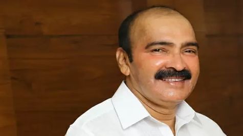 Success Story : कभी 18 रु महीने की नौकरी की, आज है सालाना 300 करोड़ से अधिक का कारोबार
